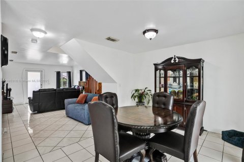 Villa ou maison à vendre à Miami, Floride: 3 chambres, 132.39 m2 № 2014202 - photo 16