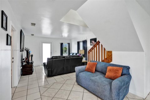Villa ou maison à vendre à Miami, Floride: 3 chambres, 132.39 m2 № 2014202 - photo 15