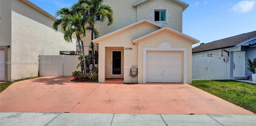 Villa ou maison à Miami, Floride 3 chambres, 132.39 m2 № 2014202
