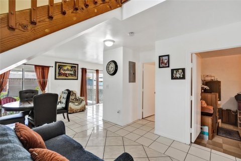 Villa ou maison à vendre à Miami, Floride: 3 chambres, 132.39 m2 № 2014202 - photo 13