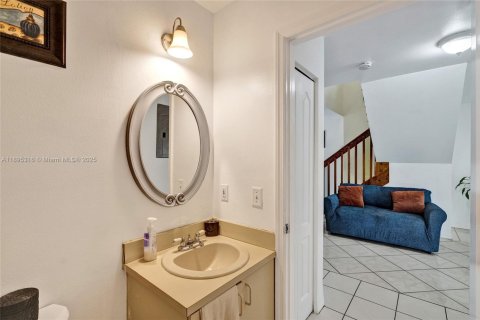 Villa ou maison à vendre à Miami, Floride: 3 chambres, 132.39 m2 № 2014202 - photo 28