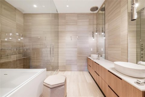 Condominio en venta en Miami Beach, Florida, 3 dormitorios, 247.86 m2 № 2434211 - foto 15