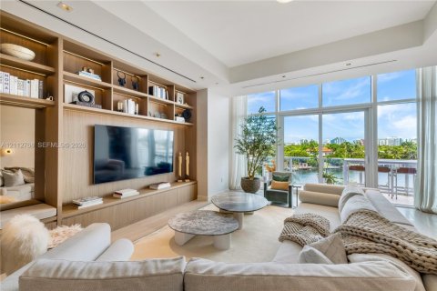 Condominio en Miami Beach, Florida, 3 dormitorios № 2434211