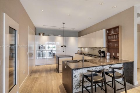 Condominio en venta en Miami Beach, Florida, 3 dormitorios, 247.86 m2 № 2434211 - foto 10