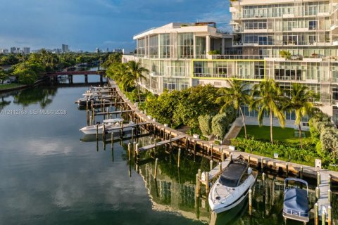 Condominio en venta en Miami Beach, Florida, 3 dormitorios, 247.86 m2 № 2434211 - foto 27