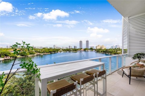 Condominio en venta en Miami Beach, Florida, 3 dormitorios, 247.86 m2 № 2434211 - foto 2