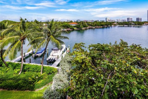 Condominio en venta en Miami Beach, Florida, 3 dormitorios, 247.86 m2 № 2434211 - foto 25