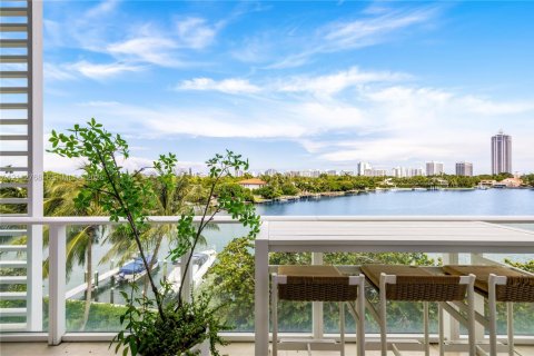 Condominio en venta en Miami Beach, Florida, 3 dormitorios, 247.86 m2 № 2434211 - foto 3