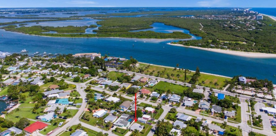 Casa en Fort Pierce, Florida 3 dormitorios, 105.35 m2 № 1225927