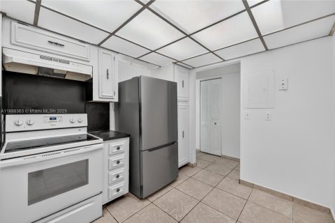 Condominio en venta en Miami Beach, Florida, 2 dormitorios, 152.82 m2 № 1952034 - foto 7