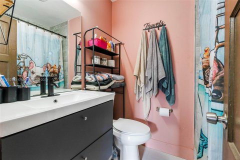 House in Fort Lauderdale, Florida 2 bedrooms, 84.36 sq.m. № 1872427 - photo 12