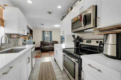 House in Fort Lauderdale, Florida 2 bedrooms, 84.36 sq.m. № 1872427 - photo 3