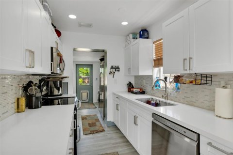 House in Fort Lauderdale, Florida 2 bedrooms, 84.36 sq.m. № 1872427 - photo 6