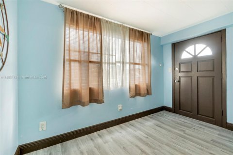 House in Fort Lauderdale, Florida 2 bedrooms, 84.36 sq.m. № 1872427 - photo 9