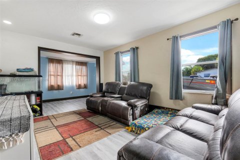 House in Fort Lauderdale, Florida 2 bedrooms, 84.36 sq.m. № 1872427 - photo 8