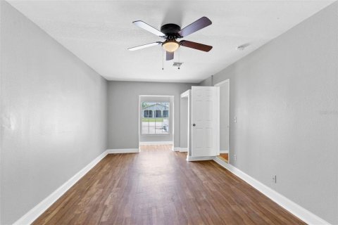 House in Apopka, Florida 4 bedrooms, 173.36 sq.m. № 2213442 - photo 16