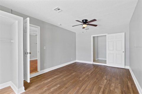 House in Apopka, Florida 4 bedrooms, 173.36 sq.m. № 2213442 - photo 15