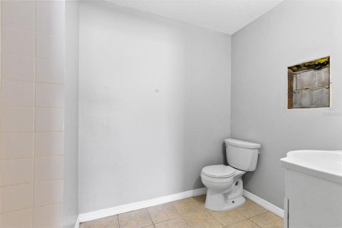 House in Apopka, Florida 4 bedrooms, 173.36 sq.m. № 2213442 - photo 19