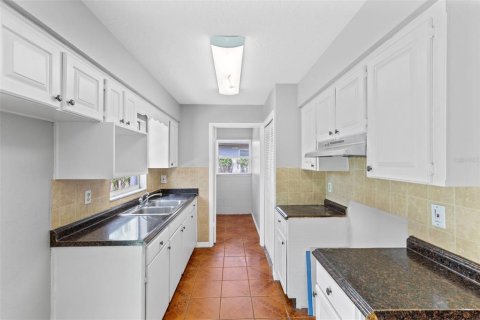 House in Apopka, Florida 4 bedrooms, 173.36 sq.m. № 2213442 - photo 11