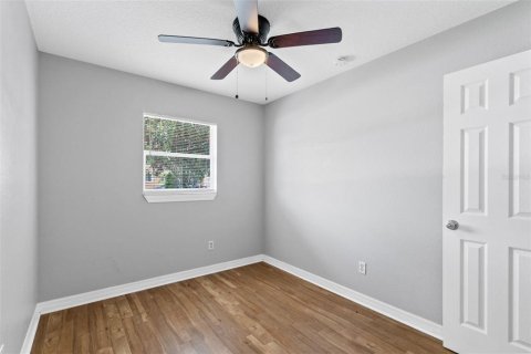 House in Apopka, Florida 4 bedrooms, 173.36 sq.m. № 2213442 - photo 21