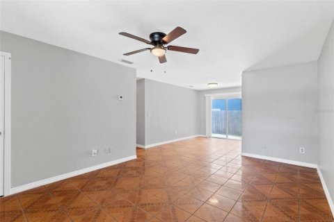 House in Apopka, Florida 4 bedrooms, 173.36 sq.m. № 2213442 - photo 14