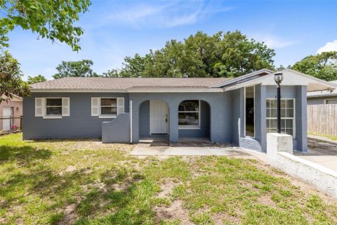 House in Apopka, Florida 4 bedrooms, 173.36 sq.m. № 2213442