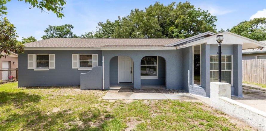 House in Apopka, Florida 4 bedrooms, 173.36 sq.m. № 2213442