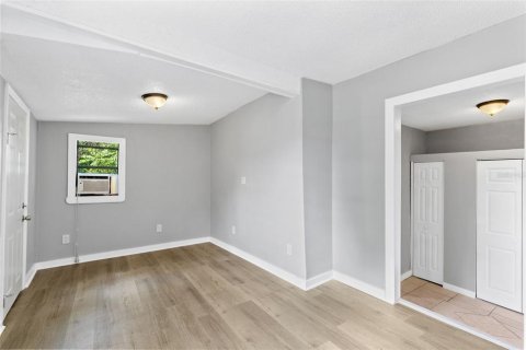 House in Apopka, Florida 4 bedrooms, 173.36 sq.m. № 2213442 - photo 25
