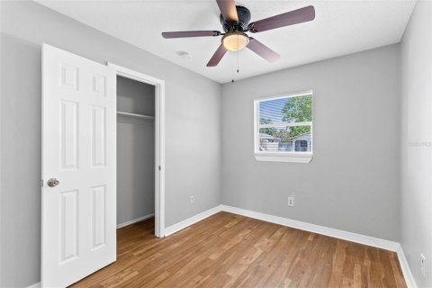 House in Apopka, Florida 4 bedrooms, 173.36 sq.m. № 2213442 - photo 20