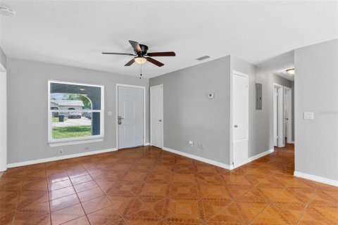 House in Apopka, Florida 4 bedrooms, 173.36 sq.m. № 2213442 - photo 7