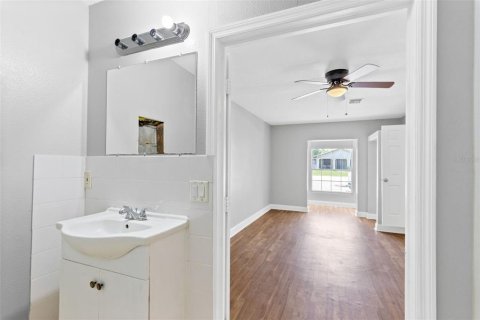 House in Apopka, Florida 4 bedrooms, 173.36 sq.m. № 2213442 - photo 18