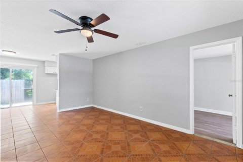 House in Apopka, Florida 4 bedrooms, 173.36 sq.m. № 2213442 - photo 13