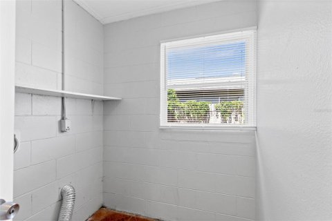 House in Apopka, Florida 4 bedrooms, 173.36 sq.m. № 2213442 - photo 12