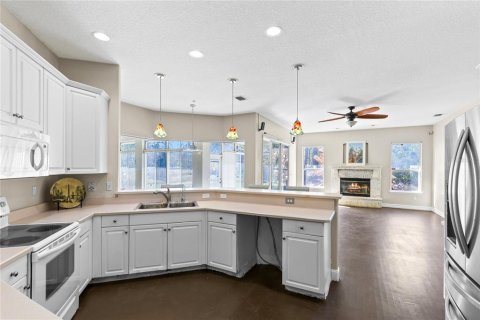 House in Orlando, Florida 4 bedrooms, 335.19 sq.m. № 2150115 - photo 12