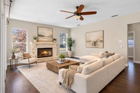 House in Orlando, Florida 4 bedrooms, 335.19 sq.m. № 2150115 - photo 3