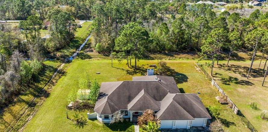 House in Orlando, Florida 4 bedrooms, 335.19 sq.m. № 2150115