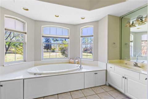House in Orlando, Florida 4 bedrooms, 335.19 sq.m. № 2150115 - photo 14