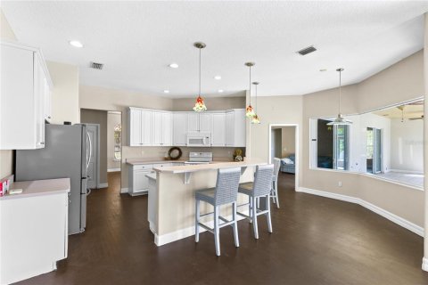 House in Orlando, Florida 4 bedrooms, 335.19 sq.m. № 2150115 - photo 11
