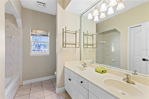 House in Orlando, Florida 4 bedrooms, 335.19 sq.m. № 2150115 - photo 20