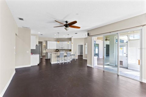 House in Orlando, Florida 4 bedrooms, 335.19 sq.m. № 2150115 - photo 10