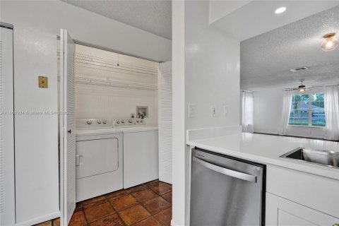 House in Cutler Bay, Florida 3 bedrooms, 127.18 sq.m. № 1897416 - photo 7