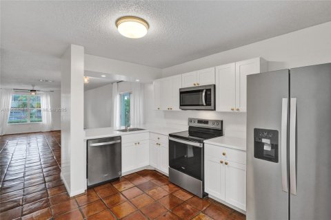 House in Cutler Bay, Florida 3 bedrooms, 127.18 sq.m. № 1897416 - photo 4
