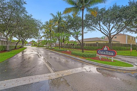 House in Cutler Bay, Florida 3 bedrooms, 127.18 sq.m. № 1897416 - photo 27