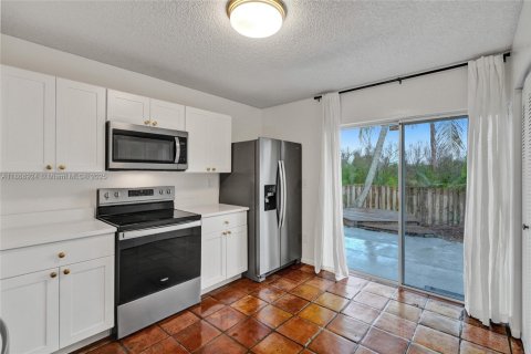 House in Cutler Bay, Florida 3 bedrooms, 127.18 sq.m. № 1897416 - photo 6