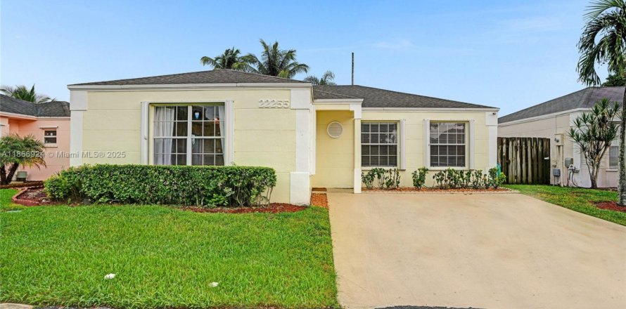 House in Cutler Bay, Florida 3 bedrooms, 127.18 sq.m. № 1897416