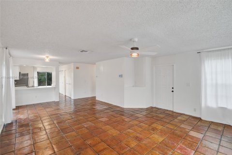 House in Cutler Bay, Florida 3 bedrooms, 127.18 sq.m. № 1897416 - photo 14