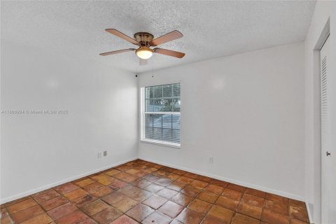 House in Cutler Bay, Florida 3 bedrooms, 127.18 sq.m. № 1897416 - photo 18