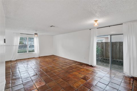 House in Cutler Bay, Florida 3 bedrooms, 127.18 sq.m. № 1897416 - photo 16