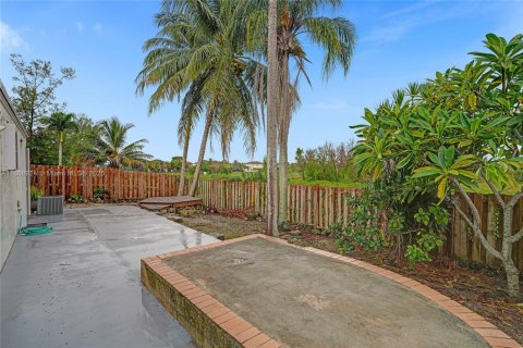 House in Cutler Bay, Florida 3 bedrooms, 127.18 sq.m. № 1897416 - photo 25