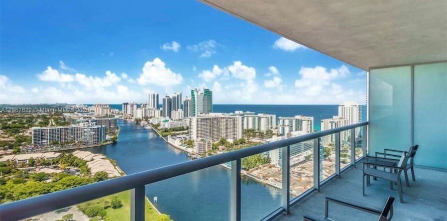 Condo à Hallandale Beach, Floride, 2 chambres  № 1939123